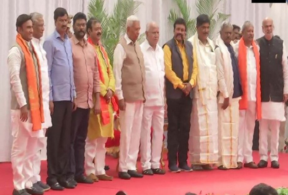 K Taka Cabinet Expansion 10 Bjp Mlas Take Oath As Cabinet