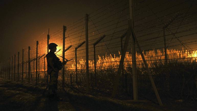 Pakistan violates ceasefire along IB in Kathua