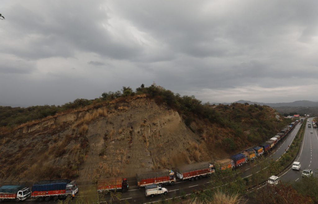 Landslides lead to closure of J&K highway, 1000 vehicles stranded – The ...