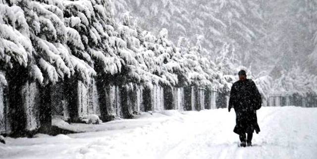 Weatherman predicts moderate snowfall across Kashmir from Jan 4