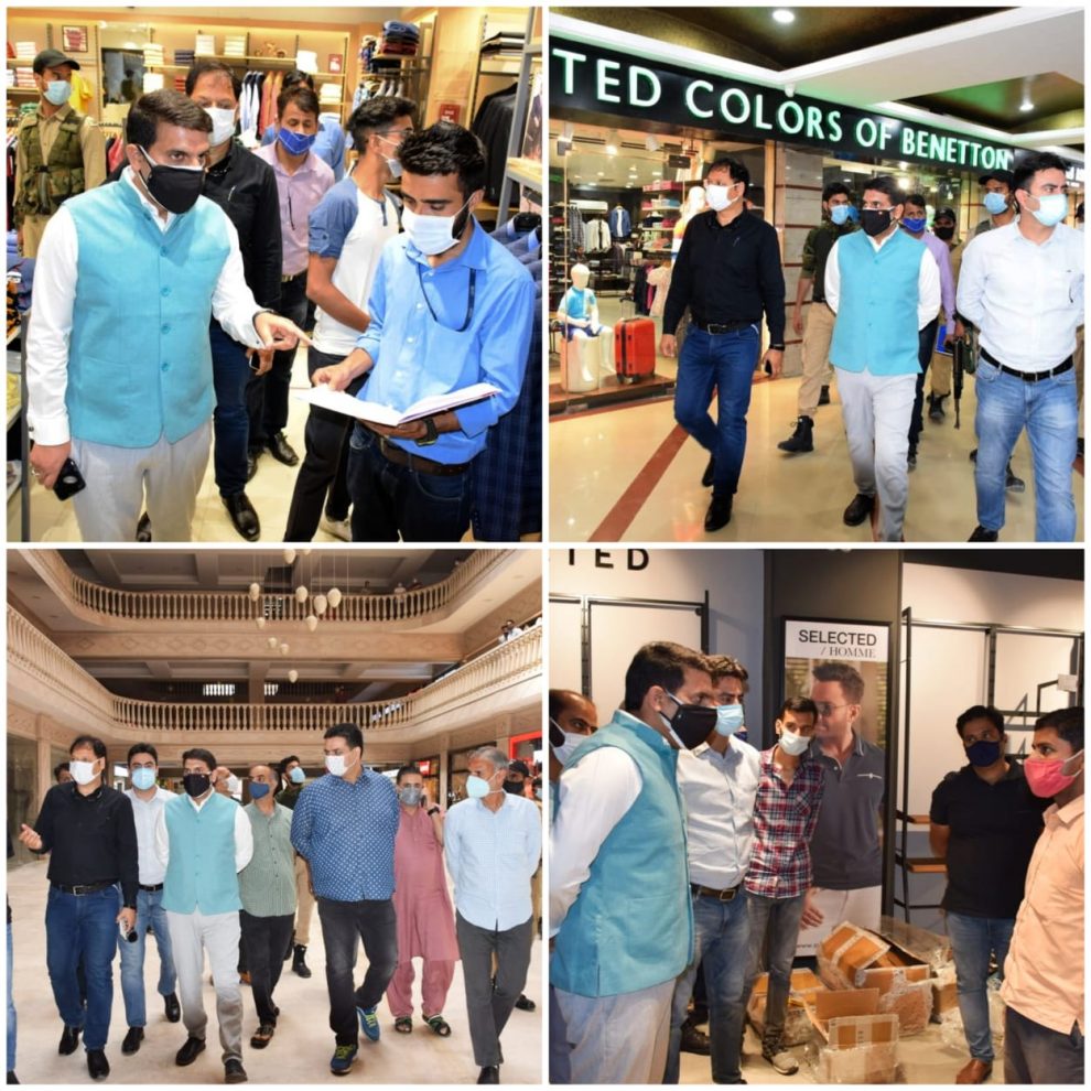DC Srinagar pays surprise visit to City Shopping complexes Unvaccinated persons to undergo Covid test at entry of Shopping Stores