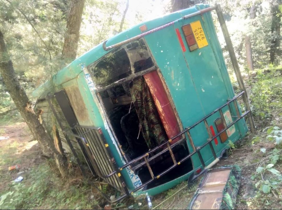 15 persons injured as bus falls into gorge near Baba Reshi Baramulla
