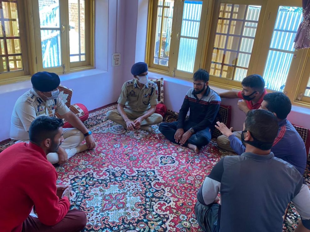 IGP visits family of SPO in Awantipora, terms killings as 'cowardly act