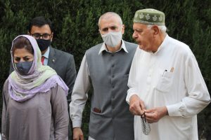 PAGD meets after 6 months: Won’t quit, will fight sitting in fire, says Dr Farooq Abdullah