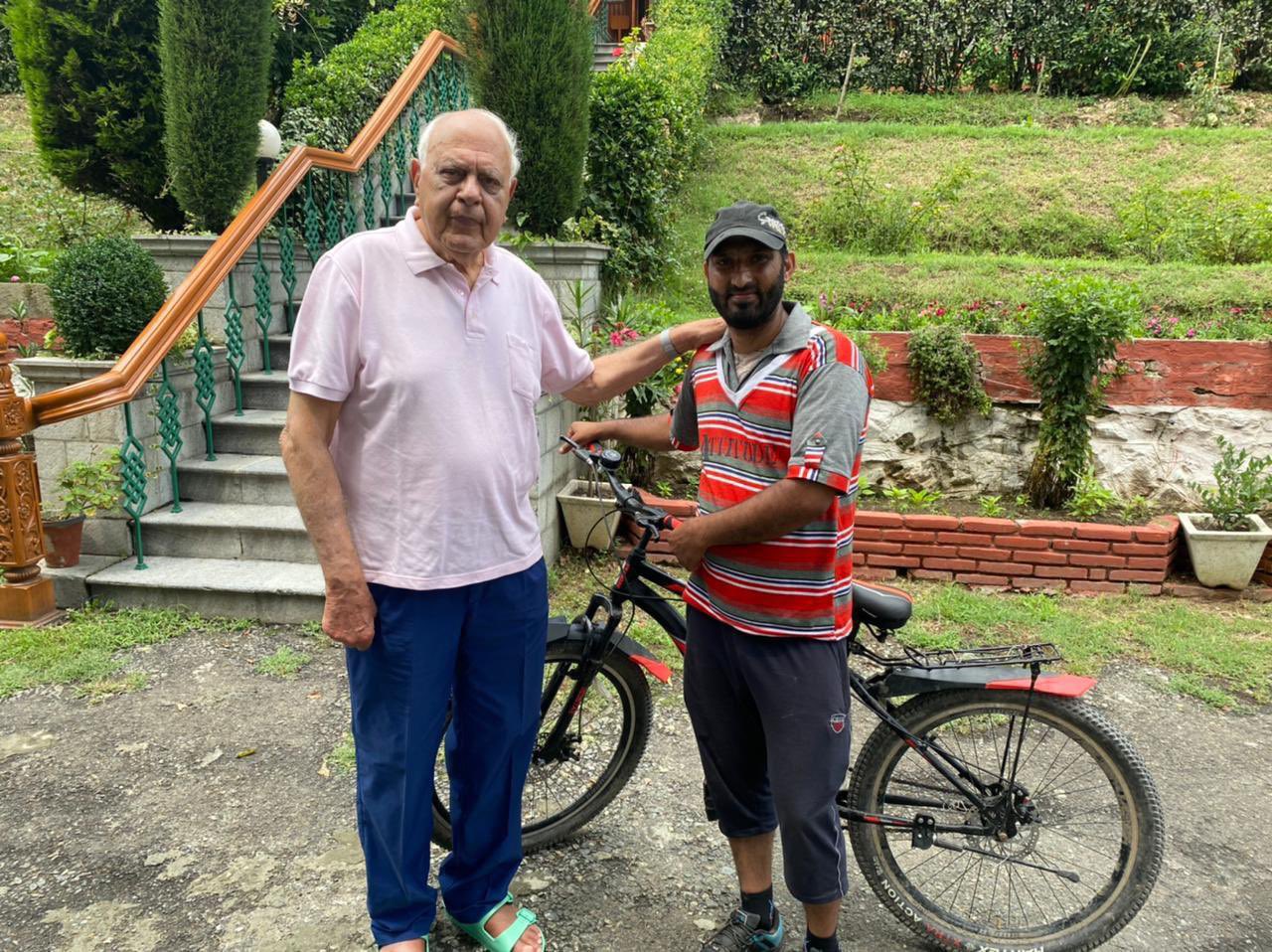 Reasi cyclist traverses difficult terrain to meet Abdullah in Srinagar
