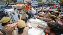 ABVP members protest in J&K against 'police brutality', arrest of activists