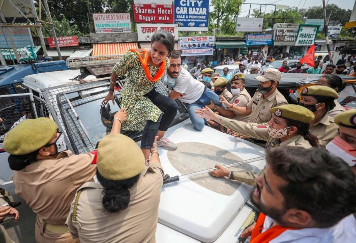 ABVP members protest in J&K against 'police brutality', arrest of activists