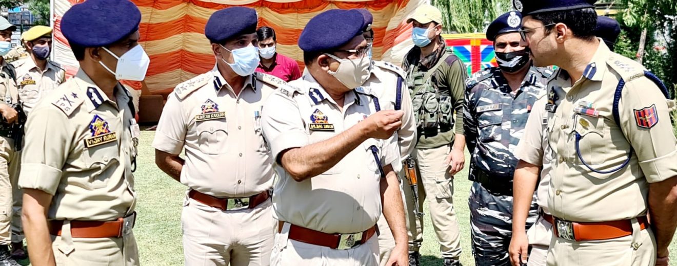 DGP visits North, South Kashmir, chairs officers meetings; reviews security scenario