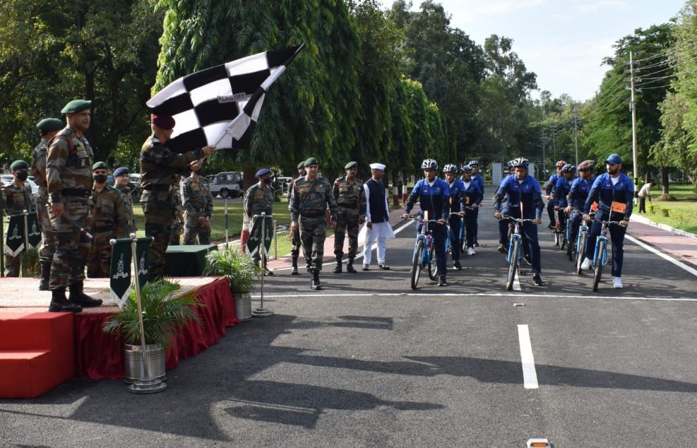 Army flags off cycling expedition to visit 100 border villages in J&K, HP