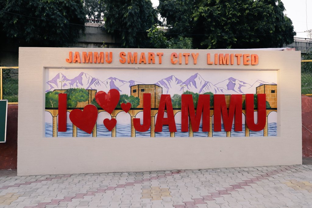 CEO, JSCL Avny Lavasa unveils first ever ‘I Love Jammu’ selfie point in ...