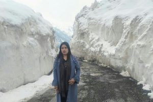 Ruheena demands compensation for snow affected farmers of Kashmir
