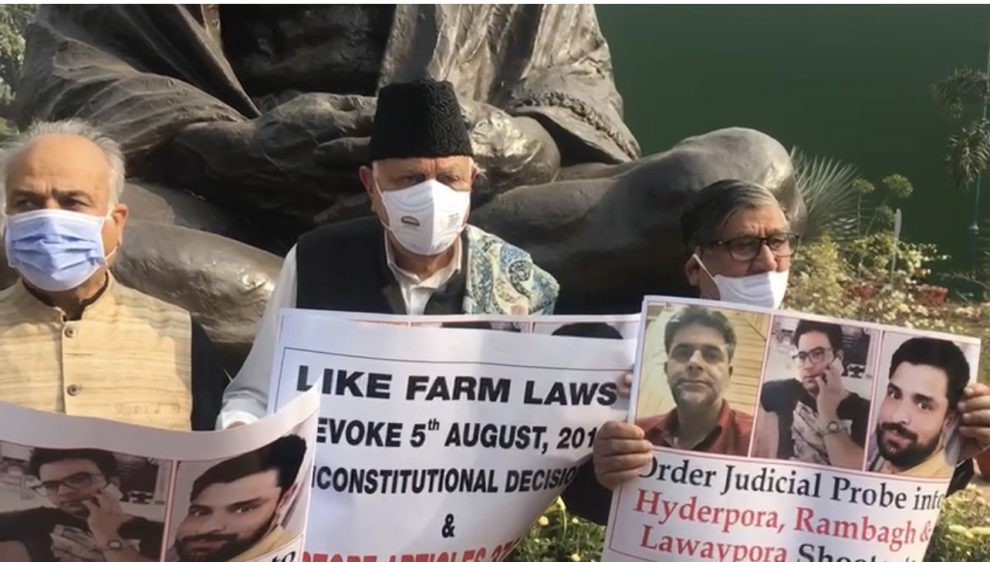 3 NC MPs protest outside Parliament demanding revocation of Aug 5, 2019 decisions