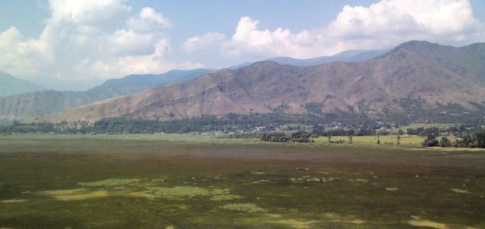 Wular Lake: Admin directs officials to retrieve 380 kanals of encroached land