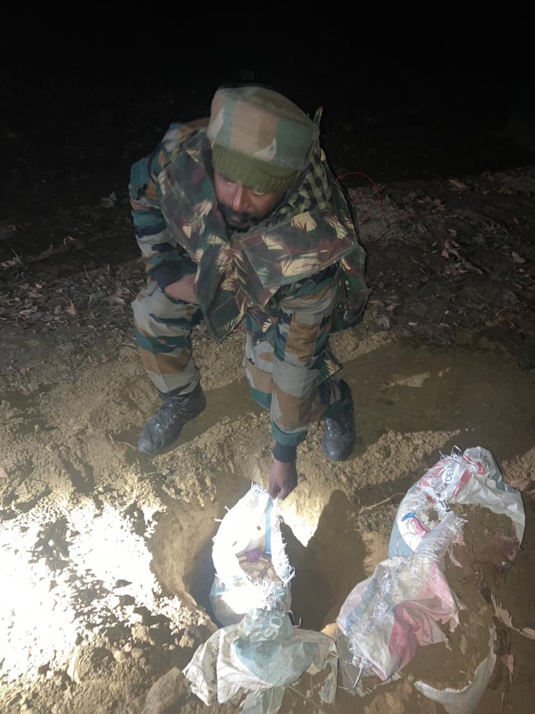 Security force detect, defuse 5 KG IED in Pulwama, few suspects detained for questioning