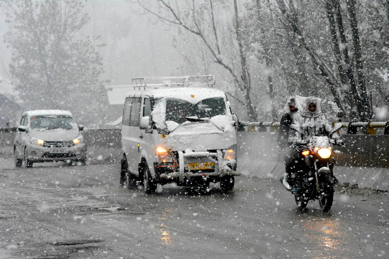 Snow, rain intensity to increase in J& Night temperature rises at most ...