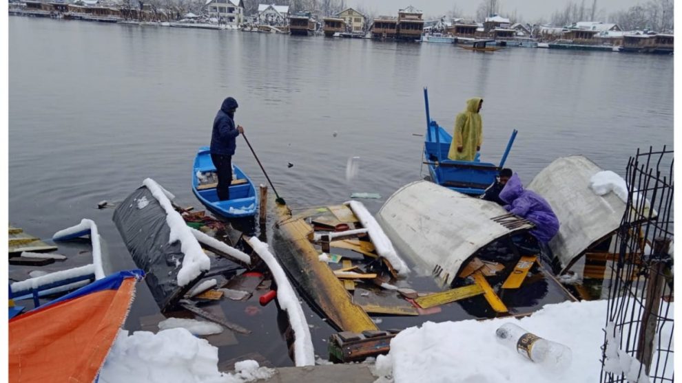  7 houseboats, 6 Shikaras submerged at Dal Lake, Chinar Bagh