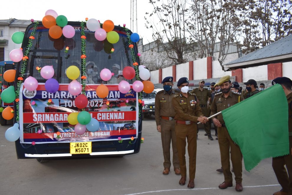 IGP Kashmir Vijay Kumar flags off  7-days Bharat Darshan tour-2022 at Budgam