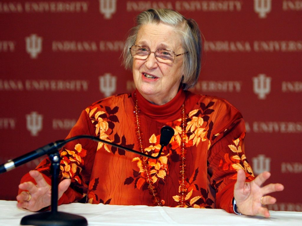 Elinor Ostrom, The First Woman Nobel Laureate In Economics, Who Taught ...