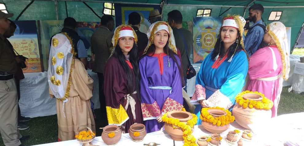 After More Than 3 Decades, Kashmiri Pandits Celebrate Navreh In Valley ...