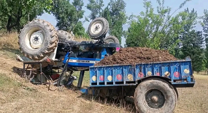 Two persons die as tractor turns turtle in Pampore