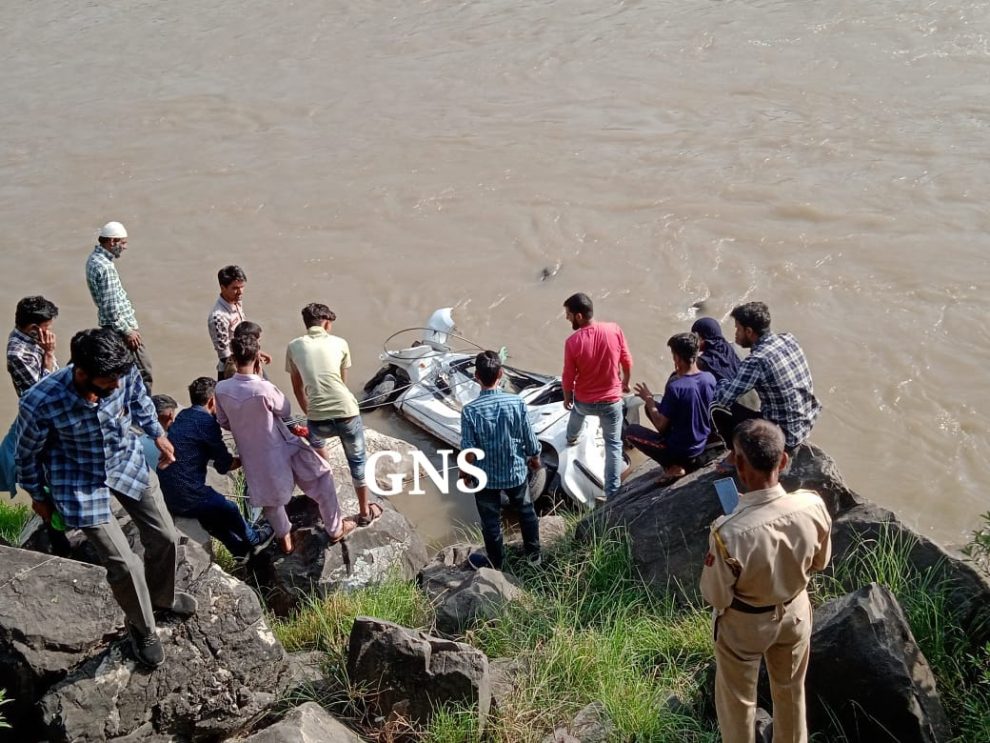 Traffic cop killed, 5 persons injured in Poonch accident