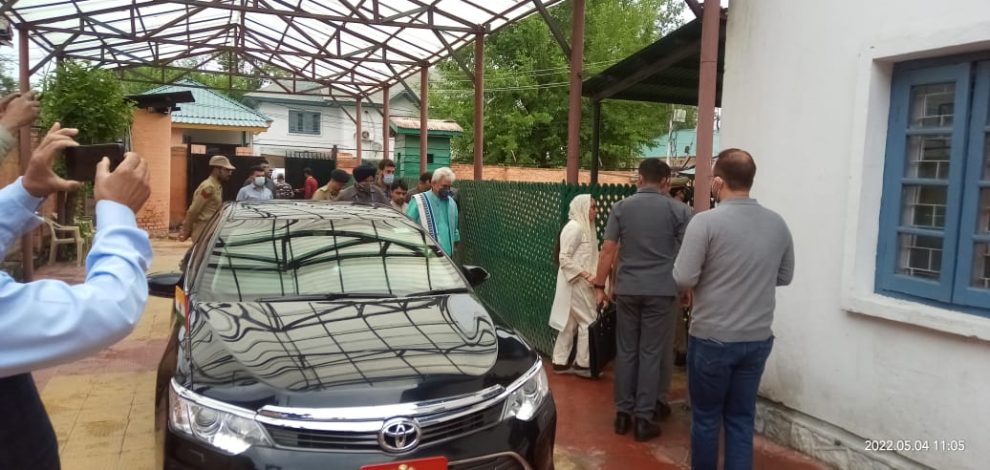 LG Sinha visits Dr. Darakshan Andrabi’s residence, extends Eid greetings & wishes