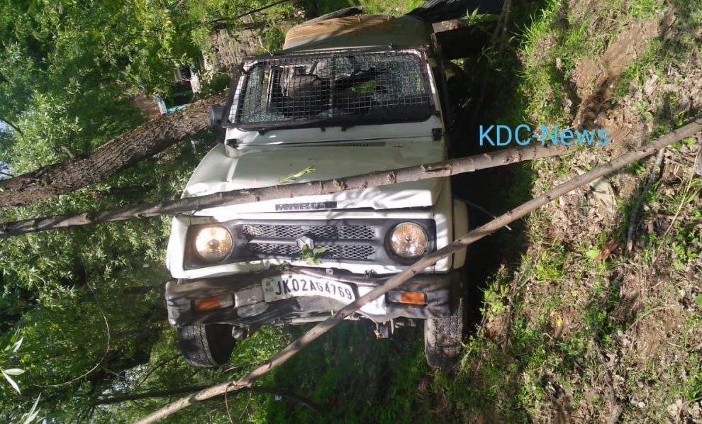 Escort vehicle of PDF chairman turns turtle in Budgam, 2 security personnel injured