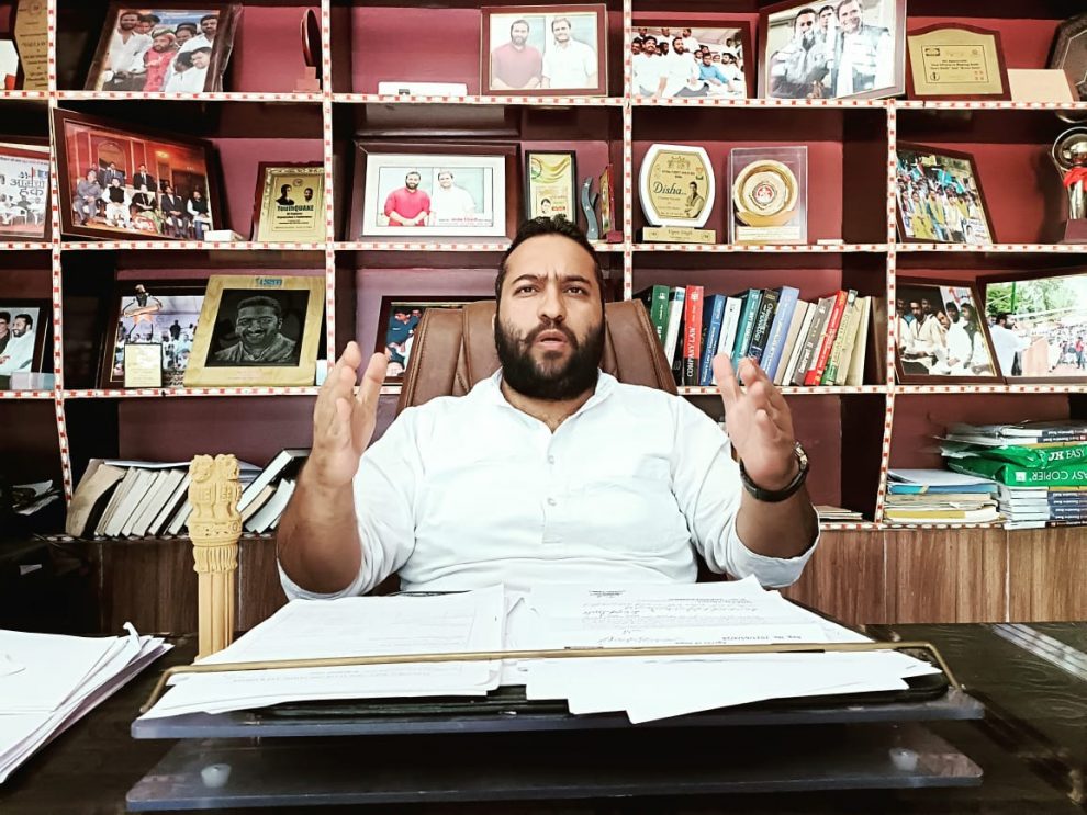 Fairoz Khan demands staff and transport facilities for students