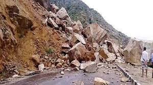 Landslide blocks Srinagar-Jammu highway, traffic suspended