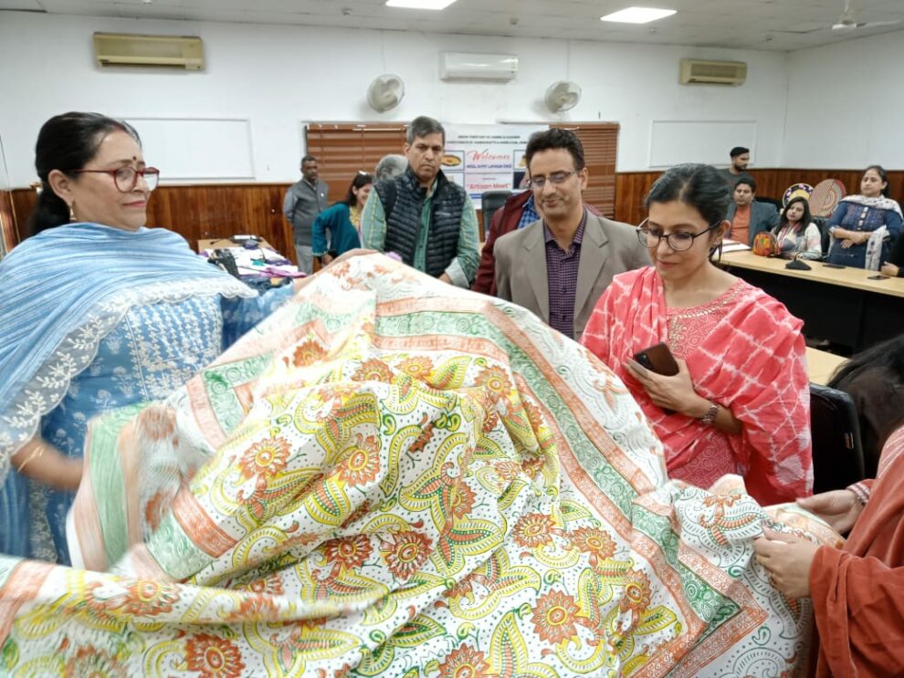 Need to popularise Jammu craft at national, int’l level: Avny