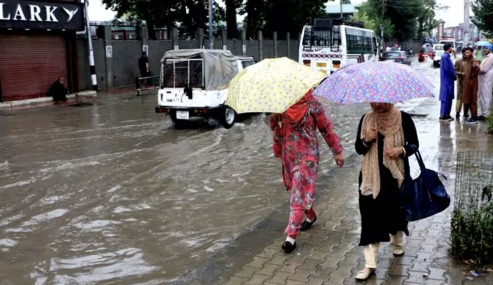 Intermittent light to moderate rain to continue at several places in J&K for next 24 hours