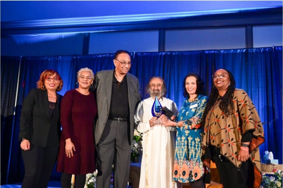 Sri Sri Ravi Shankar bestowed with 'The Emissary of Peace' award in the United States