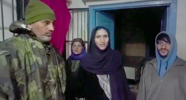 Army saves life of pregnant woman in north Kashmir amid heavy snowfall