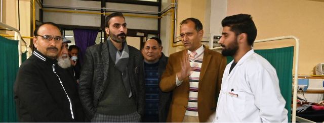 DC Basharat Qayoom conducts late night surprise check at District Hospital Anantnag