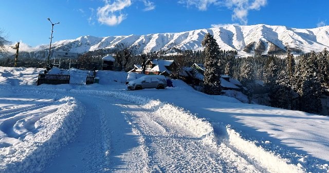 Gulmarg: Only 4×4, vehicles with anti-skid chains to be allowed to and fro