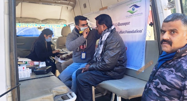 MVD holds free Eye testing camp for commercial drivers on Katra-Jammu road