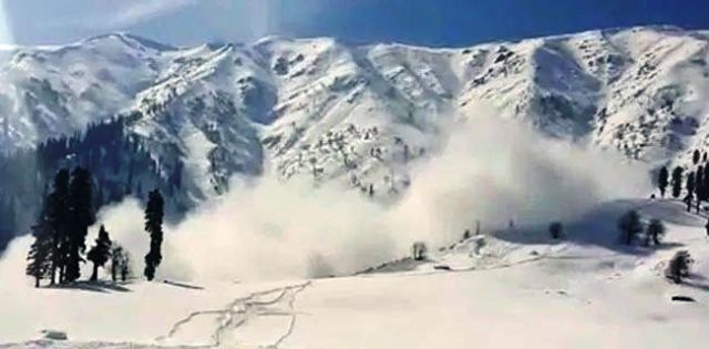 Govt issues avalanche warning for 7 districts of J&K, Ladakh