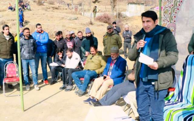 Aijaz Asad hold Public Grievance Redressal Camp at Astanmarg, inspects ongoing works