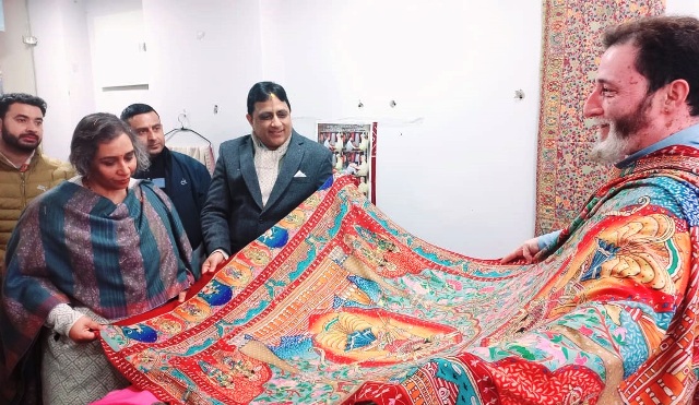 Handicrafts & Handloom Directorate organises 15-day Handloom Expo in Jammu Haat