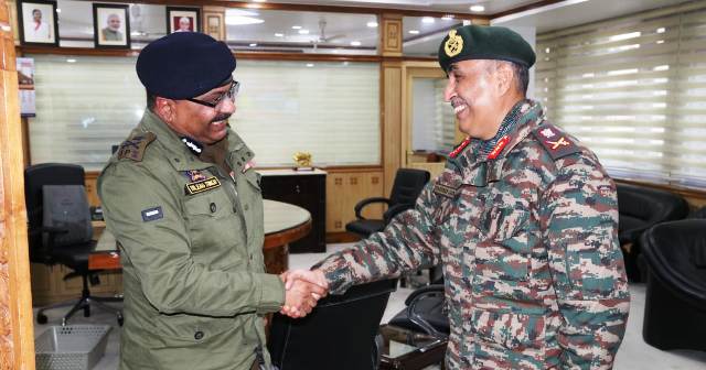 GOC 16 Corps calls on DGP; Discusses security scenario in Jammu Region