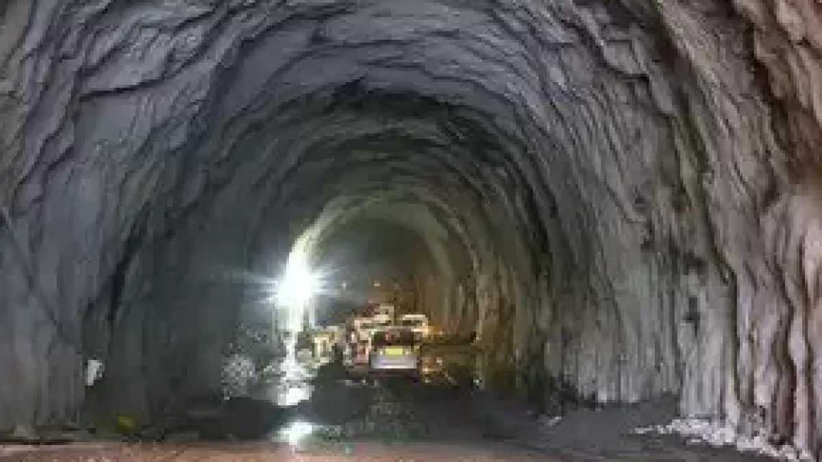 Work halted at Zojila tunnel after recent snow avalanche