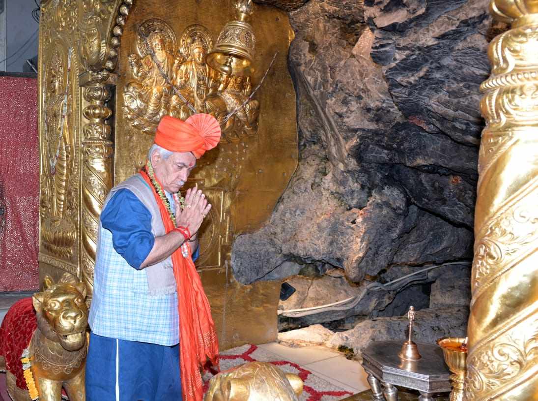 LG Sinha prays at Mata Vaishno Devi, says tendering for ropeway in final  stage – The Dispatch