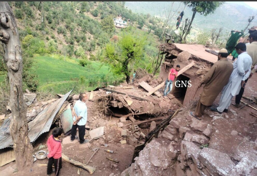 Mud house collapsed in Poonch, woman injured
