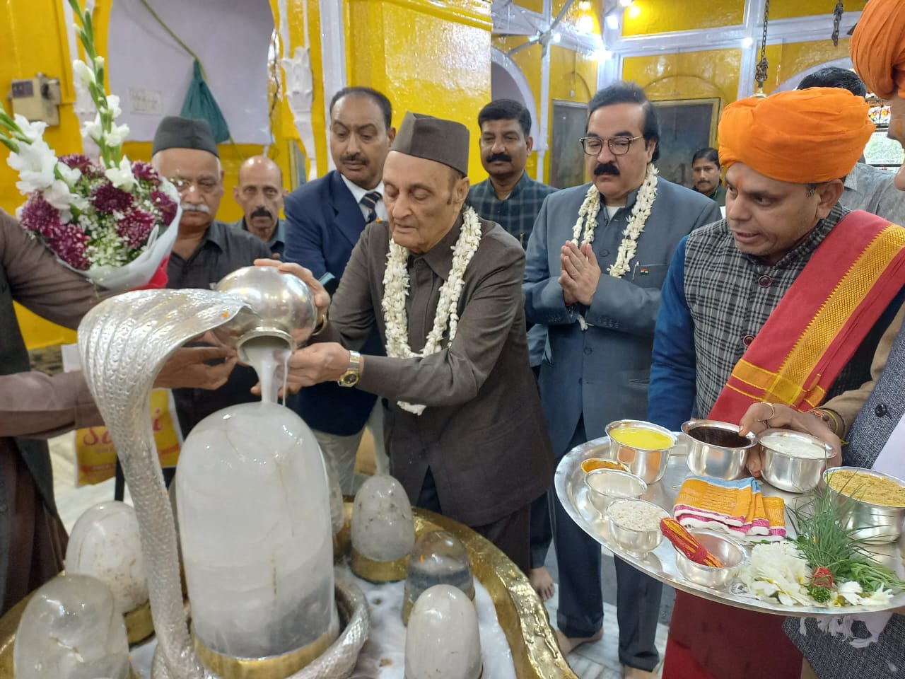 Dr Karan Singh prays for peace, prosperity of J&K at Ranbireshwar ...