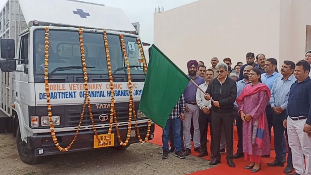 Atal Dulloo inaugurates Mobile Veterinary Units,  Paravet Training Institute office at Bari-Brahmana