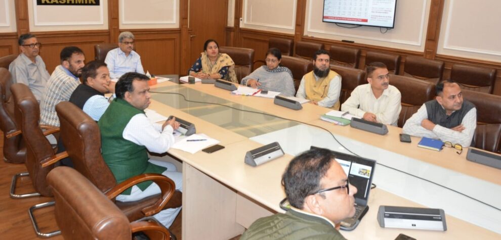 Dulloo reviews Distric Wise Orientation Plan for farmers under HADP