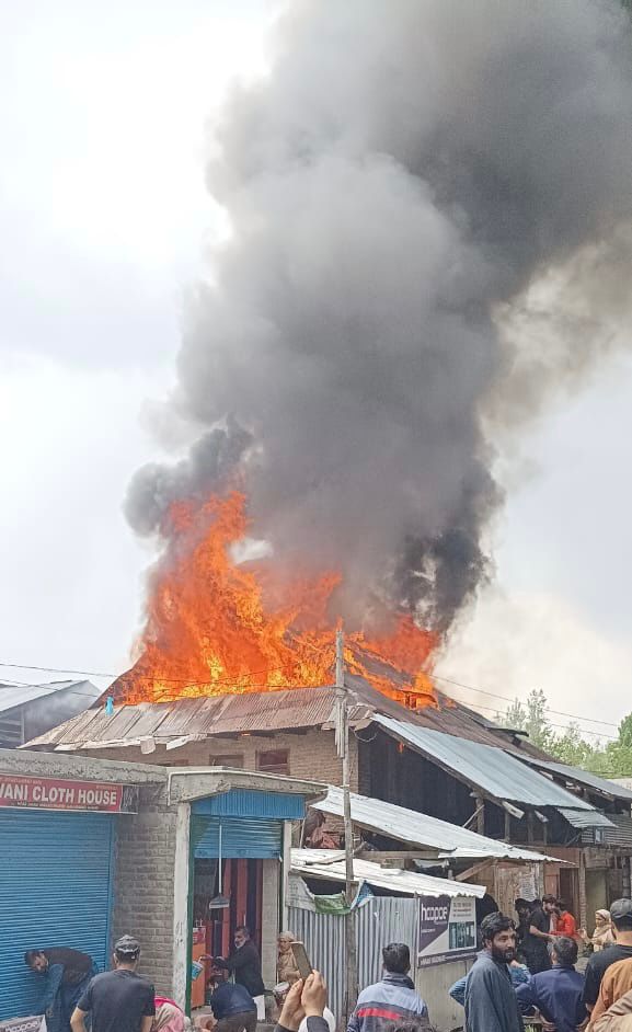 7 shops, residential house gutted in fire incident in Handwara