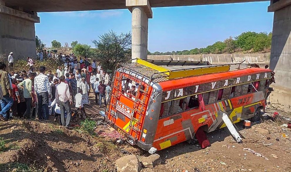 22 dead, many injured in MP road accident