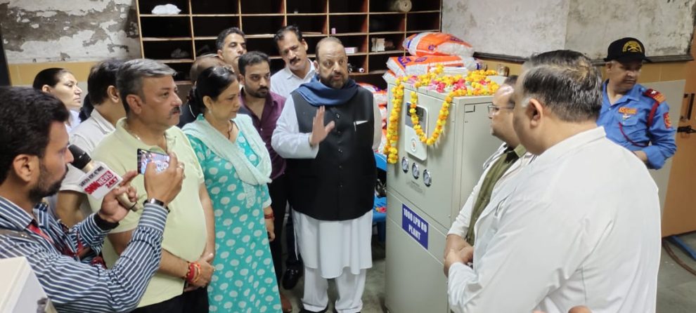 Rana hands over 1000 Ltr RO plant for dialysis to SSH under CSR