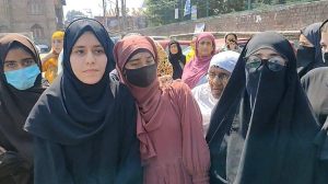 Students wearing Abaya allegedly denied entry at VB School in Srinagar